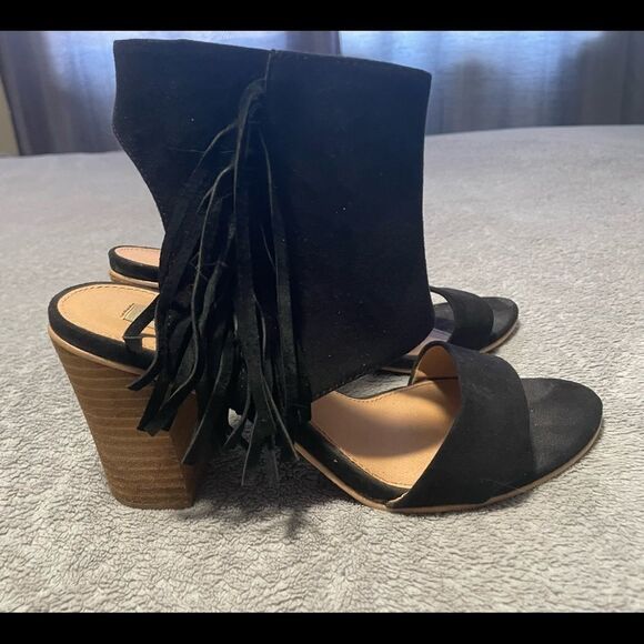 𝅺STEVE Madden fringe open toe chunky heels size 37 (6.5). Good condition. - Picture 2 of 5